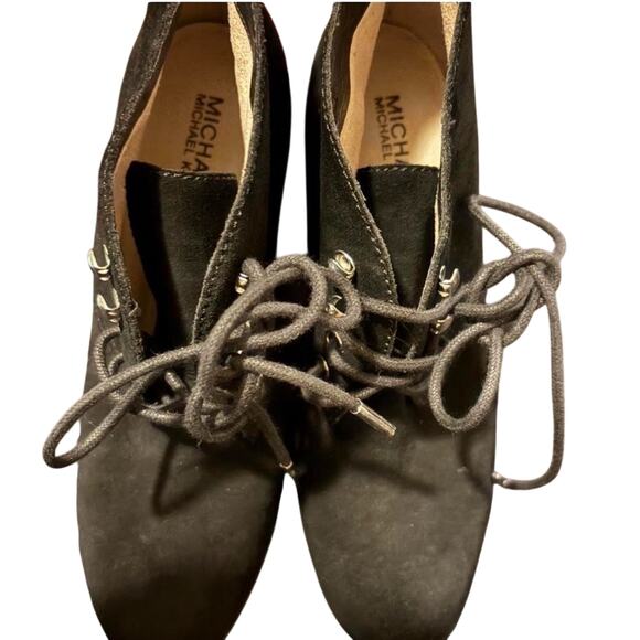 Genuine Michael Kors Black Lace Up Bootie size 9 1/2 - Picture 2 of 6